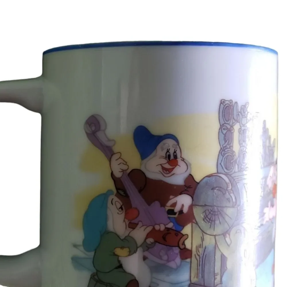 WALT•DISNEY SNOW WHITE MUG (VINTAGE)